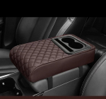 Auto keskkonsooli k&auml;etoe padi 2 tassihoidjaga PU-nahast k&auml;etoe padjaga kaasaskantav auto tugede padjakatte k&otilde;rgus pruun