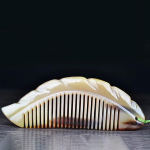 K&auml;sitsi valmistatud naturaalsest jaki sarvest kamm juuksuri peene hambaga juuksekamm antistaatiline massaažihari sirgematele lokkis kuivadele m&auml;rgadele juustele 1 Pcs