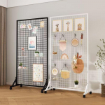 Mobiilne traatv&otilde;rgust v&auml;ljapanekustend kooli ja lasteaia n&auml;ituste jaoks 80x100cm with 20 hooks valge