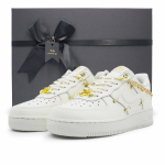 Nike Air Force 1 Slip Resistent Abrasion Resistant madala s&auml;&auml;rega rulatangid naistele, valged ja kuldsed FV3654-111(Team448-3BOX) 35.5