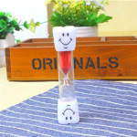 Loominguline multifilm, laste hambaharja mitmev&auml;rviline 3-minutiline liivakell, klaaskell, naeratus, taimer v&auml;ike kingitus 1Pcs punane