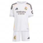 Adidas - Laste Real Madrid Jalgpalli Spordi Vabaaja L&uuml;hikeste Varrukate Komplekt - JN8870 104