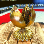 Asmaul Husna tikitud islami kujuke | Viljakuse s&uuml;mbol Granaat&otilde;una kuju | Islami elutoa sisustus | Islami lauakaunistus kuld