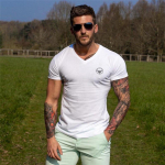 Muscleguys uus V-kaelusega meeste T-s&auml;rk Puuvillane Mugav l&uuml;hikeste varrukatega T-s&auml;rk Hingav &uuml;hev&auml;rviline T-s&auml;rk Moodne Slim Fit T-s&auml;rk M must