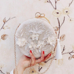 Uus kaubam&auml;rk Mood naiste kett Crossbody kotid Tutt &Otilde;htukott Pulmakott Luksuslik disain Naiste &uuml;mmargune tikandiga k&auml;ekott White evening bag