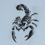 V&auml;ikeste autode peegeldav Scorpion kleebis Kapoti tagavararehvi autokleebis must