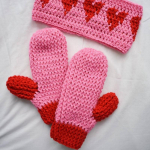 Uus k&auml;sitsi heegeldatud j&auml;&auml;ribam&uuml;ts j&auml;nuk&otilde;rvade ja sarvedega, naljakas suusamask, &uuml;le pea t&otilde;mmatav m&uuml;ts Adult average size