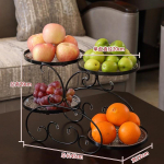 Metallist mitmekihiline puuviljakauss leibkonna elutuba kuivatatud puuviljade magustoit kommid puuviljaroog banketi magustoidulaua vitriin