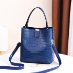 Krokodillimustriga &auml;mbrikujuline &otilde;lakott naistele Moodbr&auml;ndid Naiste k&auml;ekott Suure mahutavusega Daami crossbody kott K&auml;ekott Rahakott blue