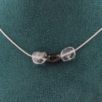 Pierres et Min&eacute;raux. Collier 3 perles Quartz &agrave; inclusions de Tourmaline du Br&eacute;sil Chaine en Collier femmes, hommes. Taille personna