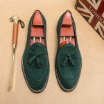 Moodne Itaalia Luksusbr&auml;nd Suede Meeste Tutiga Disainiga Mokassiinid Slip-on K&auml;sit&ouml;&ouml;na Valmistatud K&otilde;rge Kvaliteediga Nubuk Nahast Kingad Terava Ninaga Paks Tald 38 roheline