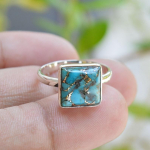 Laboris loodud t&uuml;rkiissinine s&otilde;rmus, k&auml;sitsi valmistatud s&otilde;rmus, kandiline s&otilde;rmus, s&uuml;nnikivist ehted, h&otilde;bedased ehted, s&otilde;brap&auml;eva kingitus, naiste ehted 7.5