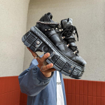 Uued peavoolu Ameerika meeste kingad metallist punkstiilis retro ni&scaron;ikujundus praetud t&auml;navamoe kingad tide 561204-J 38 must