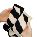 1 paar naiste meeste keskmise toruga spordisokid as&uuml;mmeetrilised triibulised hip-hopi stiilis rula, hingavad k&otilde;rge elastsed paarisokid roheline