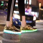 Tuledega jalatsid USB Charge Luminous tossud Light Shoesiga helendavad tossud meestele Naistele taustvalgustusega helendava tallaga 30 kuld