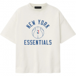 Fear of God Essentials Knicks x Barkley Hendricks 90s T-s&auml;rk Ivoor Unisex Topid Kreemikas 125BH262208F S