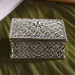 Mini Treasure Storage Ehtekarp Retro kommide kaelakee k&otilde;rvar&otilde;ngas helmestega nipsasjakast h&otilde;be