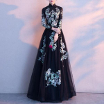 Traditsiooniline tikitud lilleline Cheongsam Elegantne poolvarrukatega Hiina naiste &otilde;htukleit Retro idamaine pruut pulmakleit Cheongsam XXXL must