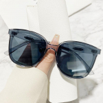 GM P&auml;ikeseprillid Naistele P&auml;ikesekaitsekreem Uued Suured N&auml;gu Salendavad P&auml;ikeseprillid Meestele UV-kindlad Tippklassi s&otilde;iduprillid Black frame and gray patch-Sunglasses