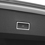 auto pagasiruumi l&uuml;litusnupp on kaunistatud heleda raamiga Volkswagen T-ROC T ROC 2018 autole