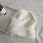 K&uuml;&uuml;liku karusnahast soe talvem&uuml;ts naistele Beanies Angoora Pehme kootud nokam&uuml;ts Bonnet Paks kootud Skullies Cap valge