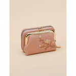 Graafiline lillega tikitud l&uuml;hike rahakott Suudluslukk T&otilde;mblukuga Siduri rahakott Kunstnahast m&uuml;ndikott