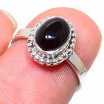 Looduslik must Onex v&auml;&auml;riskivi k&auml;sitsi valmistatud 925 prooviga h&otilde;ber&otilde;ngas suurus 6 F1K83