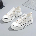 V&otilde;rkjalatsid naiste vabaajar&otilde;ivasteks, paks tald parema hingavuse tagamiseks, mitmek&uuml;lgsed mustrid &uuml;li&otilde;pilastele 35 valge