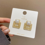 Prantsuse retro geomeetriline kett metallist punutud p&auml;rlitest k&otilde;rvar&otilde;ngad naiste mood temperament lahe &uuml;mmargune ruudukujuline k&otilde;rvar&otilde;ngas ehe kingitus