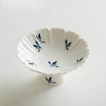 Loov k&auml;sitsi maalitud Phalaenopsis orhidee kunst Teetaldrik Kr&uuml;santeemi kroonlehe keraamiline k&otilde;rge jalaga puuviljavaagen Kommi koogialus Korv