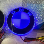 1x 82mm 4D valgustusega embleem BMW 3 4 5 6 7 X M Z seeria embleemile LED-logo valgustus valge/punane/sinine valgus. GK3 ushm3 8.2cm sinine