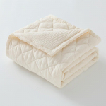 Vasts&uuml;ndinud puuvillase marli beebitekk &ndash; nelja aastaaja kasutamine