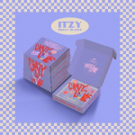 ITZY &ndash; ITZY 1. ALBUM CRAZY IN LOVE [juhuslik versioon]