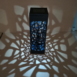 P&auml;ikeseenergia aia maapealsed pistikuvalgustid &otilde;&otilde;nsad ruudukujulised p&auml;ikeseenergia veekindlad muruvalgustid v&auml;ljas maastiku aiaparki telkimis muruvalgustid