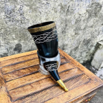 Premium Vikingi joogisarv koos alusega Viking Vibes by Loop K&auml;sit&ouml;&ouml; Vikings Horn &Otilde;llekruus Veinisarve kruus Brass Ring Design United