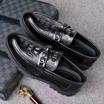 Uued meeste kingad krokodillimustriga noorte &auml;ri pidulikud nahast kingad Baidu libisevad s&otilde;idujalatsid 39 must