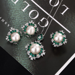 Camellia Court Style Luksus, t&auml;is teemante P&auml;evalillep&auml;rlikomplekt Kaelakee K&otilde;rvar&otilde;ngad S&otilde;rmus P&auml;rl Smaragd Elegantne Partii