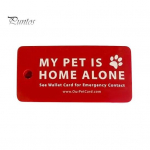 Lemmikloom on &uuml;ksi kodus v&otilde;tmehoidja Lemmiklooma turvahoiatuse v&otilde;tmesildi v&otilde;tmehoidja h&auml;daabikontaktiga rahakotikaart &otilde;ues ostlemiseks punane