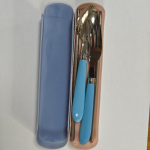 1 komplekt roostevabast terasest s&ouml;&ouml;giriistade komplekt, poleeritud viimistlus, kaasaskantavad s&ouml;&ouml;gin&otilde;ud koos hoiukohvriga pikniku, telkimise, igap&auml;evaseks kasutamiseks &ndash; vastupidav ja kompaktne roheline