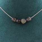 Pierres et Min&eacute;raux. Collier 4 perles Labradorite de Finlande. Chaine en acier inoxydable Collier femmes, hommes. Taille personnali