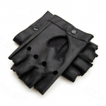 Naiste punk-nahast autos&otilde;idukindad s&otilde;rmedeta mootorrattakindad