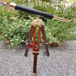 Messingist teleskoop statiivialusel, Nahk&otilde;mmeldud mereteleskoop, Kontorilaua sisustus, Luksuslik kingitus, Merev&auml;e teleskoop