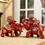 2 Elephant Figurines As Gifts Table Decor Collectible Animal Sculptures in Resin for Living Space punane