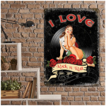 Les Tr&eacute;sors De Lily [A2176] &ndash; Retro metallist tahvel  I Love Rock N Roll  must punane (1951. aastal) - 40x30 cm must
