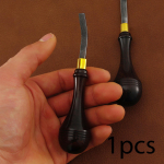 Detail karedam, naha t&ouml;&ouml;tlemist&ouml;&ouml;riist k&auml;sit&ouml;&ouml;pind