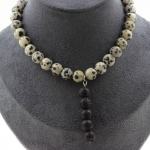 Pierres et Min&eacute;raux. Collier perles Jaspe Dalmatien 8 mm + 5 perles Lave 8 mm. Chaine en Collier femmes, hommes. Taille personnalis