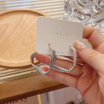 Geomeetrilised mitmekihilised k&otilde;rvar&otilde;ngad naistele: Lihtne, moekas ja mitmek&uuml;lgne. Multi-layered Geometric Earrings h&otilde;be