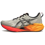 ASICS NOVABLAST 5 Kulumiskindlad Hingavad Tagasil&ouml;&ouml;giga Jooksukingad Meeste Beežid Mustad Tossud 1011C175-200 41.5