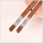 Kvaliteetsed naturaalsest puidust s&ouml;&ouml;gipulgad Tervislikud Hiina s&ouml;&ouml;gipulgad Korduvkasutatavad sushi-toidupulgad Keskkonnas&otilde;bralikud kinkelauan&otilde;ud 1Pair kuld