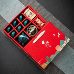 Hiina rahvuslik kinkeportselan, teekomplekt &Auml;rikinke teekomplekt &Uuml;ks pott 4 tassiga Celadoni l&otilde;hnava sandlipuu kombineeritud komplekt kingituseks vanematele inimestele